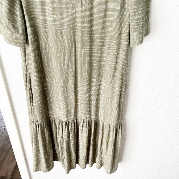 Chico's Dress Women's 4 Small Green Zebra Print V Neck Resortwear Tropical - Picture 3 of 9